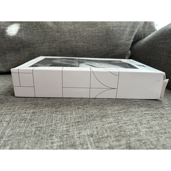 Nike 3 Piece Set Baby Bodysuit Hat and Booties 0 to 6 Months New - Picture 5 of 9